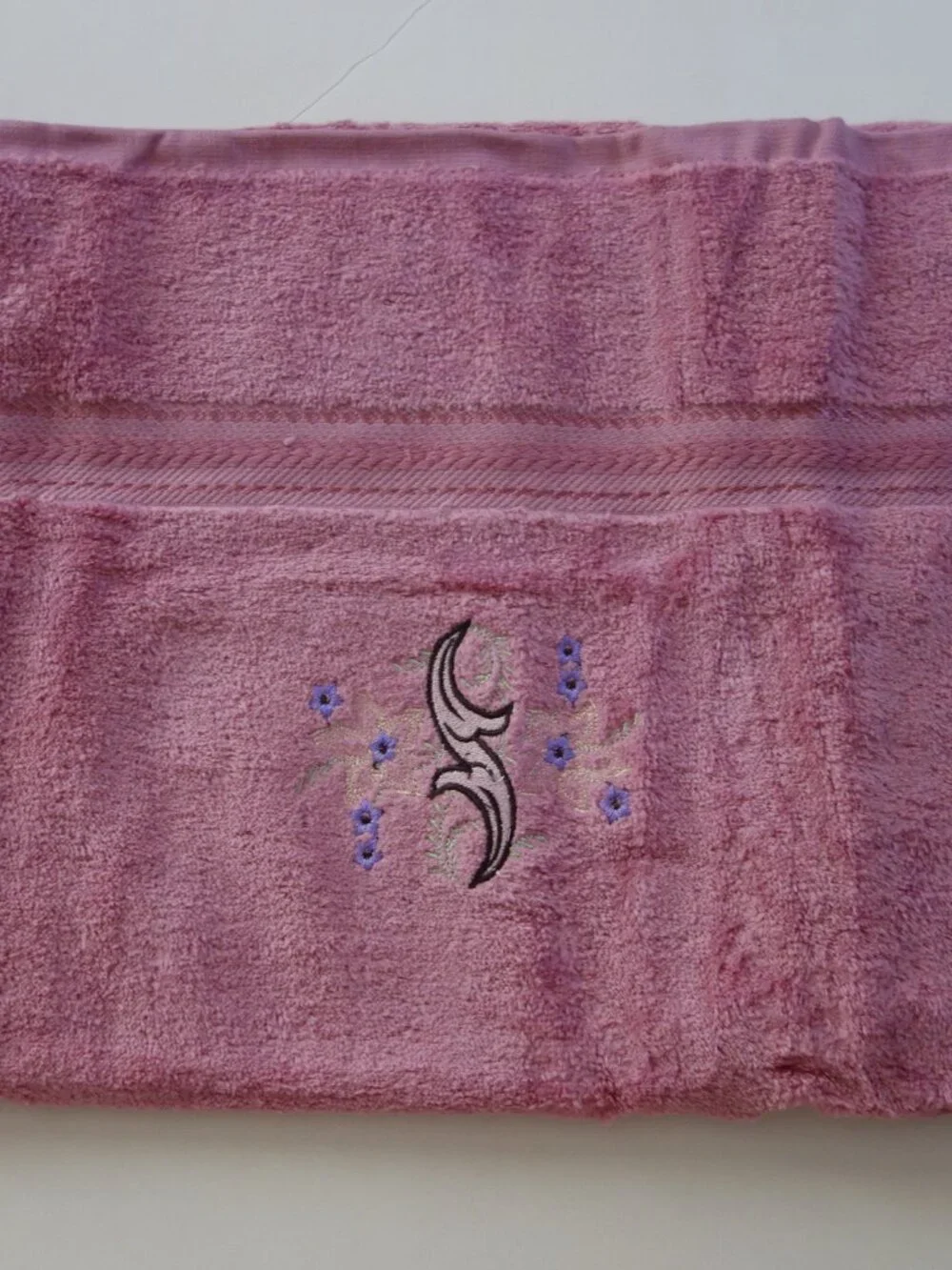 Silky Touch 100% Cotton Rose Pink/Purple Embroidery Bath Towel 24